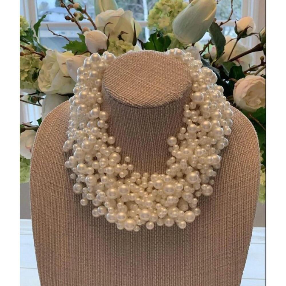 NEW CROWN LINEN women's pearl cluster necklace in white
